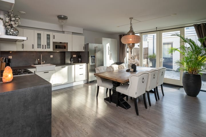 Photo 8 of Van Leeuwenhoekstraat 98