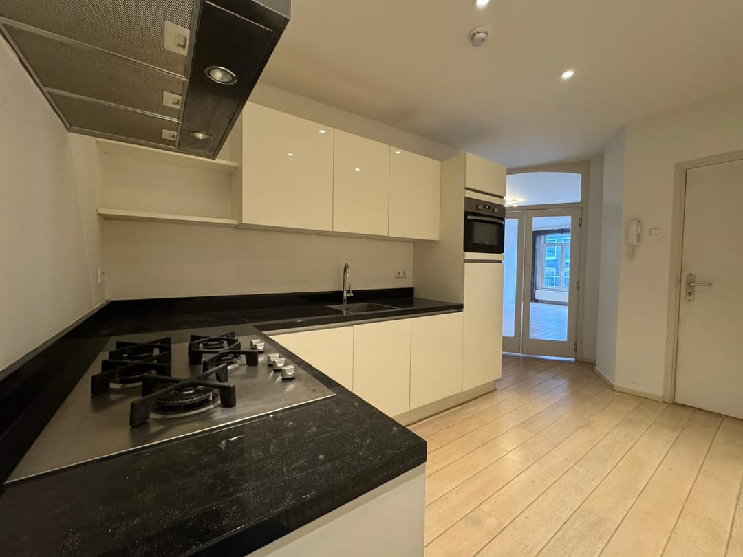 Photo 11 of Utrechtsestraat 84-2