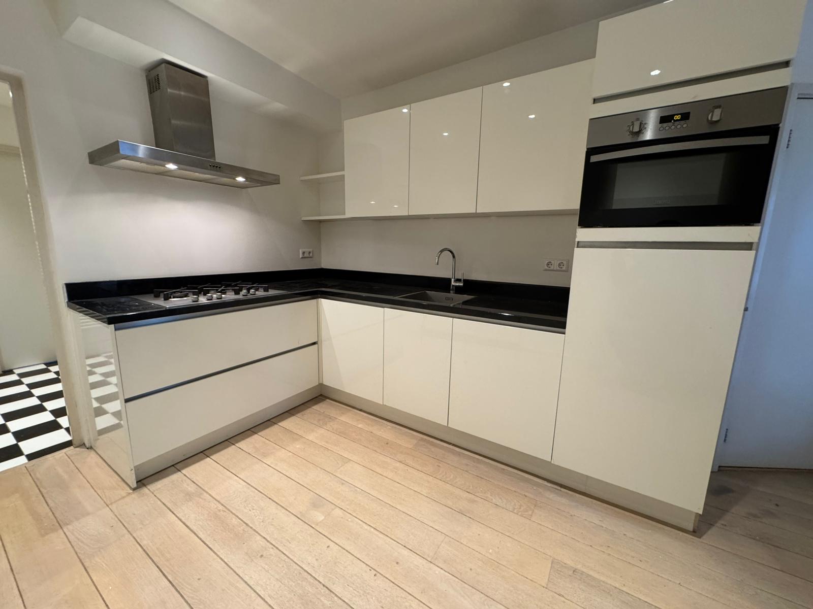 Photo 12 of Utrechtsestraat 84-2