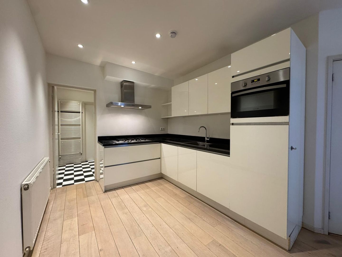 Photo 4 of Utrechtsestraat 84-2