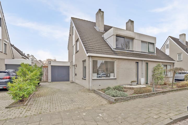 Photo 1 of Rosenburglaan 38