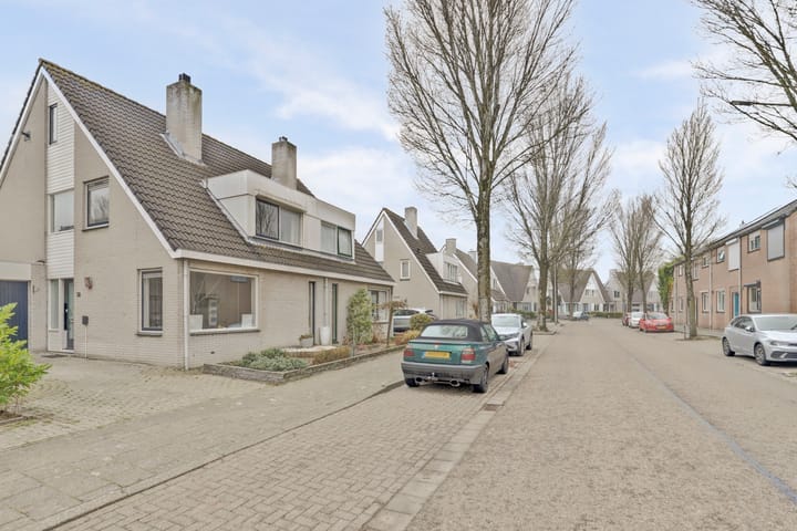 Photo 36 of Rosenburglaan 38