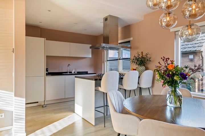 Photo 3 of Prins Bernhardstraat 7