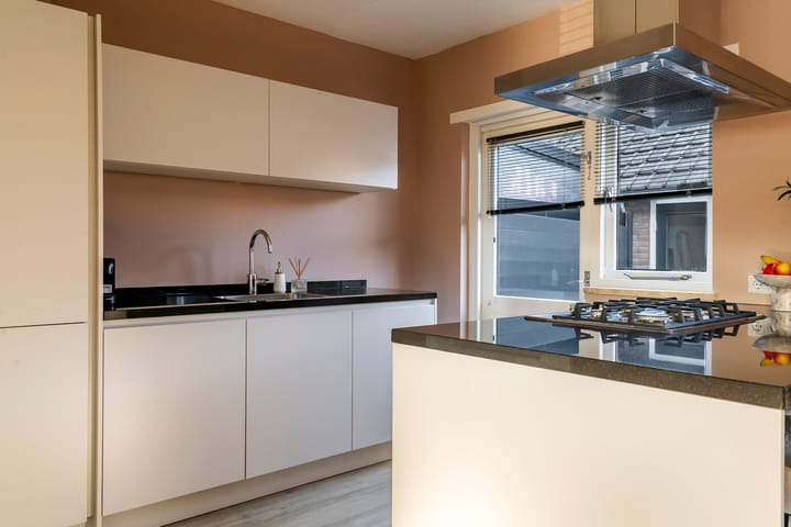 Photo 15 of Prins Bernhardstraat 7