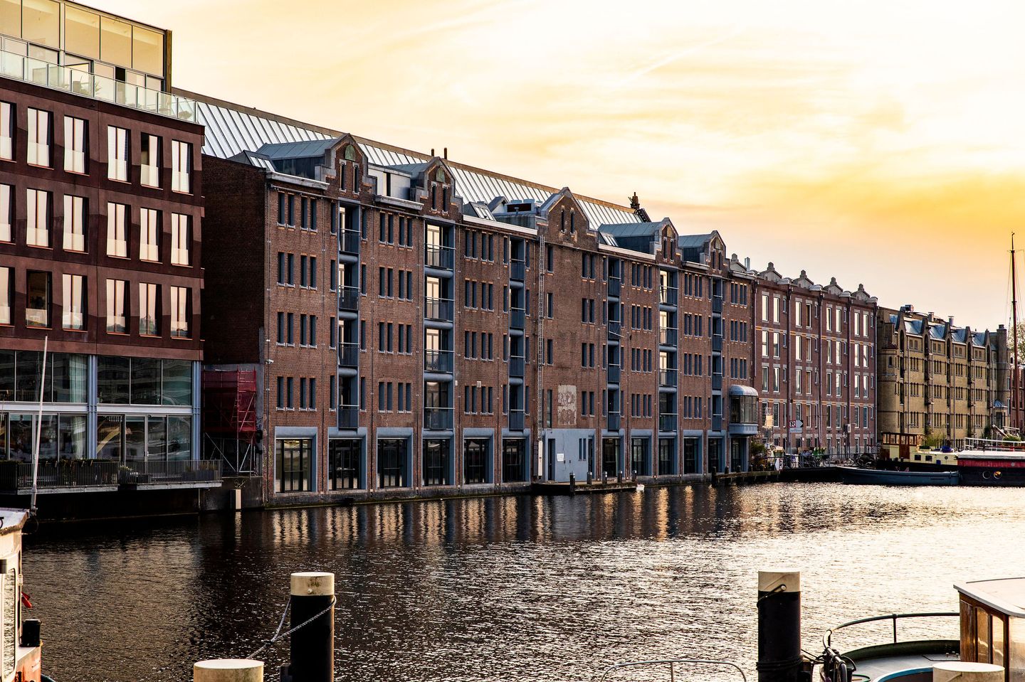 Bekijk foto 4 van Van Diemenstraat 20-200