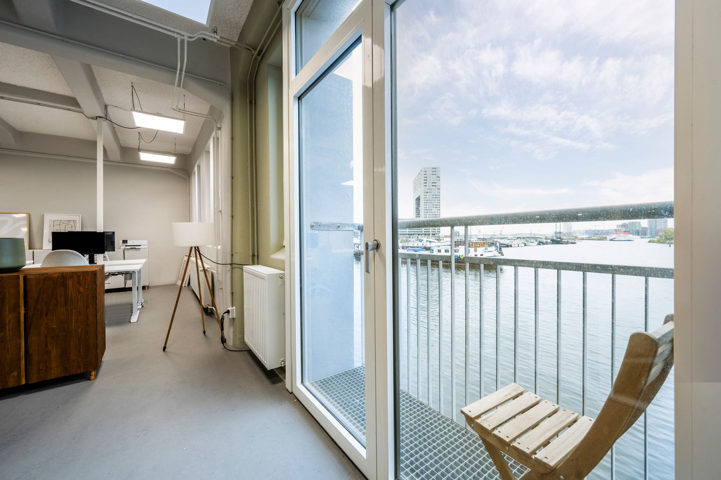 Bekijk foto 4 van Van Diemenstraat 20-200