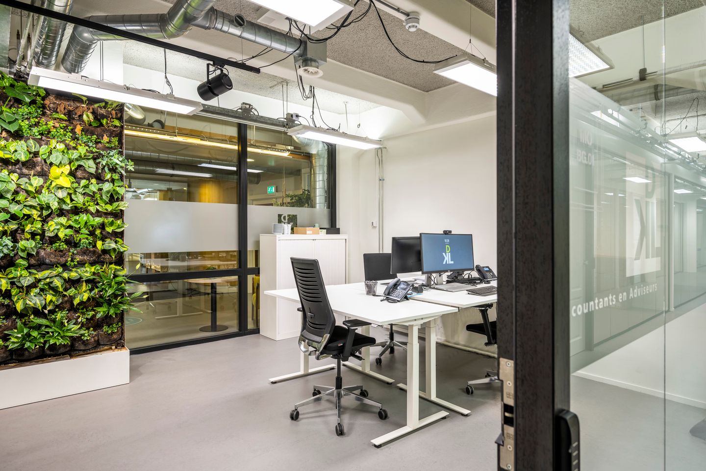 Bekijk foto 4 van Van Diemenstraat 20-200