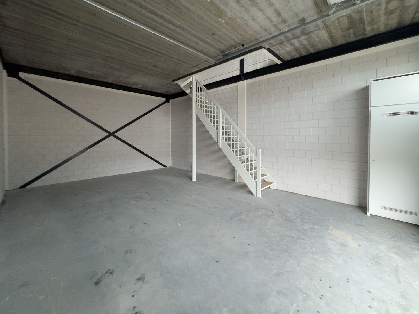 View photo 2 of Steur 414