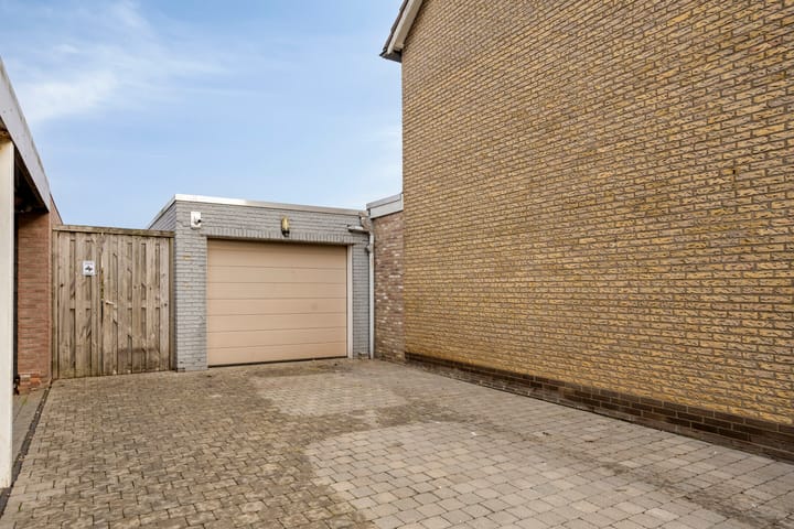 Photo 41 of Moormanstraat 8