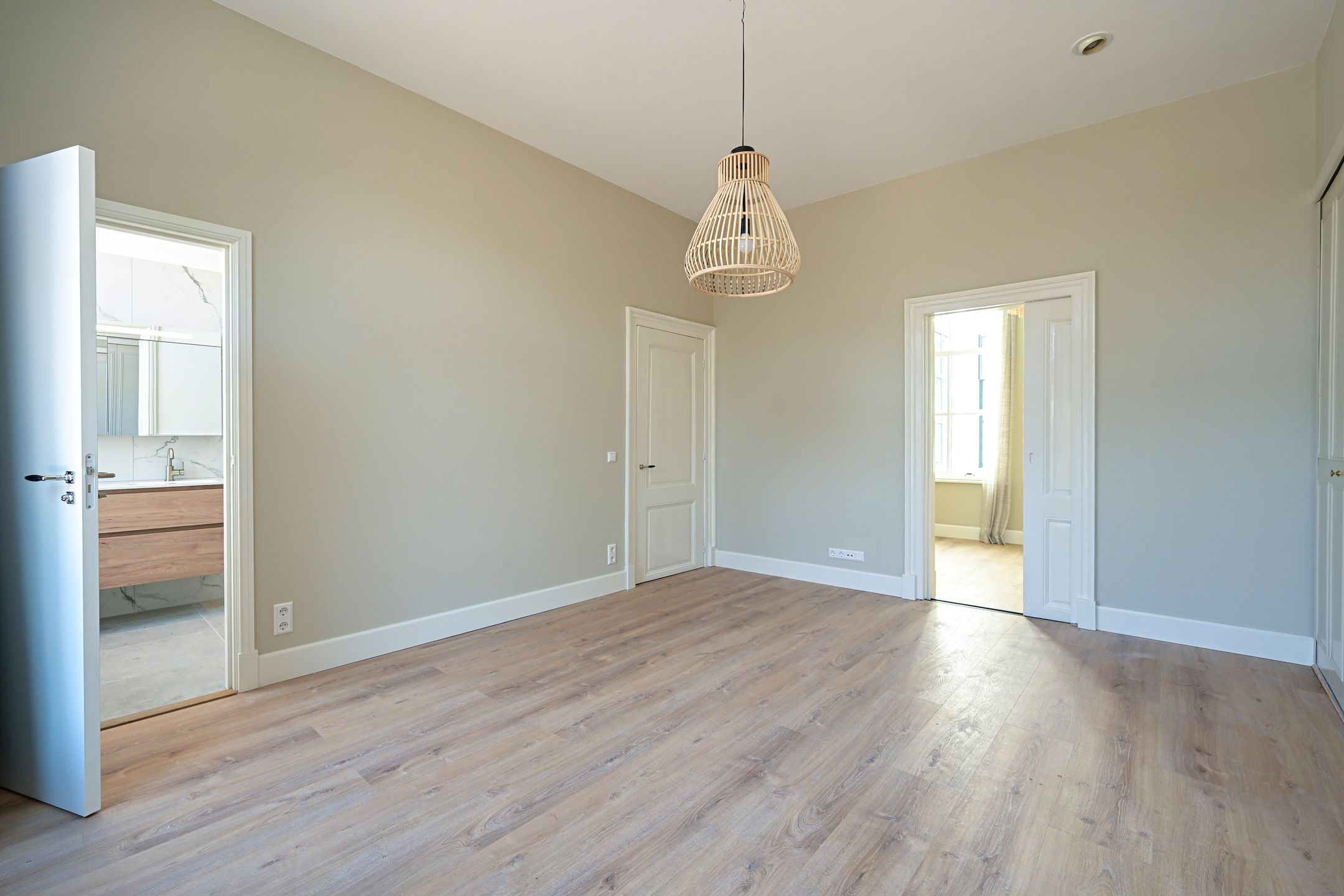 Photo 21 of Denneweg 68-A