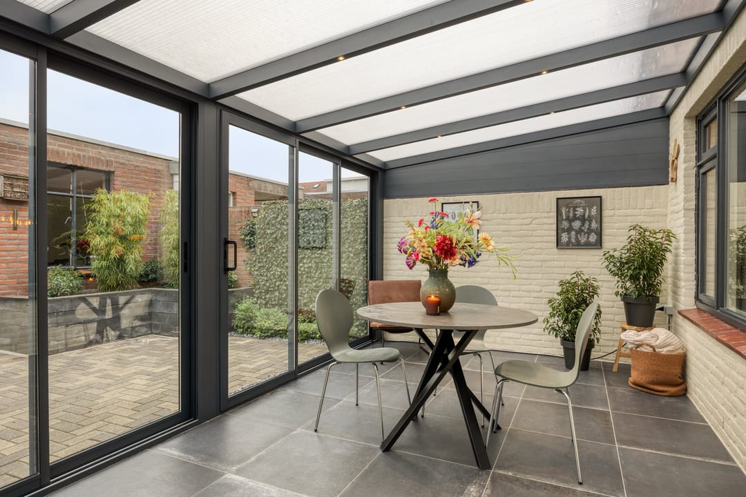 Photo 2 of Vezelstraat 11