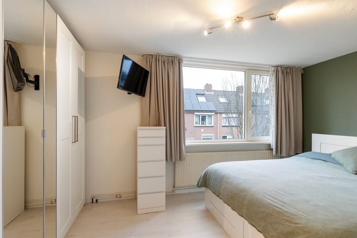 Photo 4 of Heliotroop 68