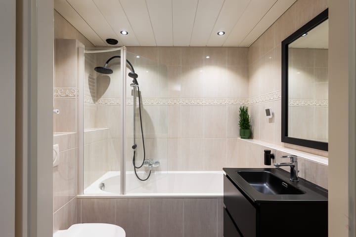 Photo 5 of Heliotroop 68