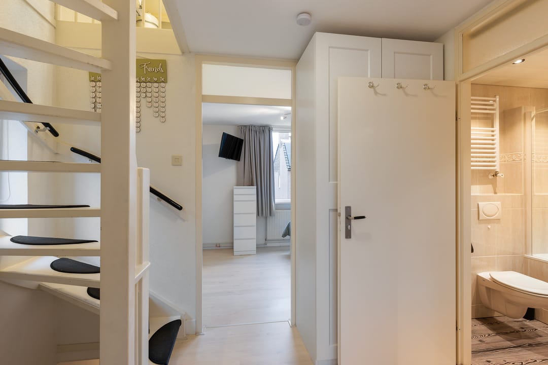 Photo 16 of Heliotroop 68