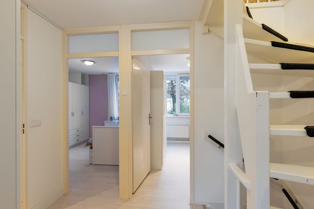 Photo 17 of Heliotroop 68