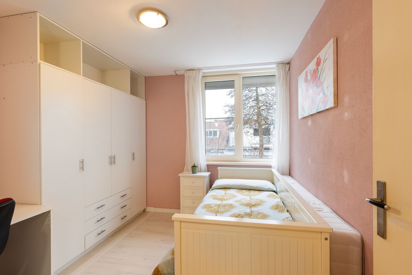 Photo 20 of Heliotroop 68