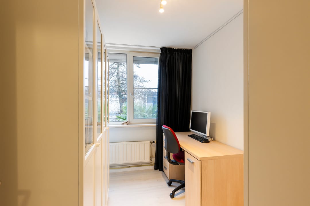 Photo 22 of Heliotroop 68