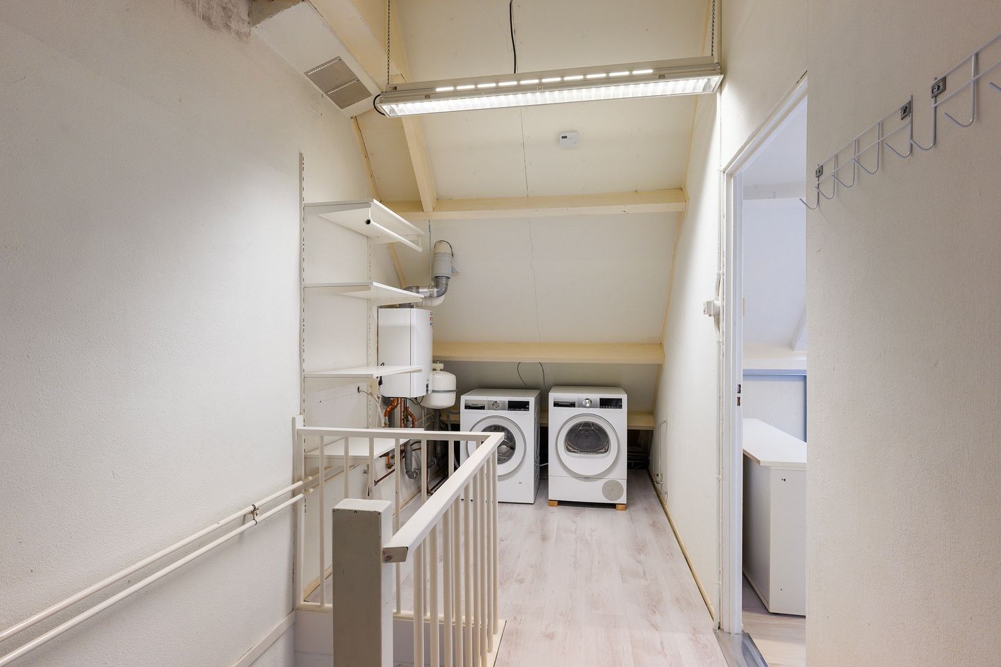 Photo 25 of Heliotroop 68