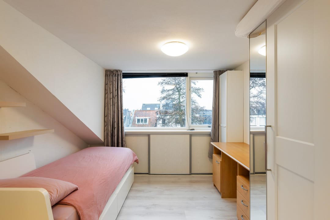 Photo 28 of Heliotroop 68