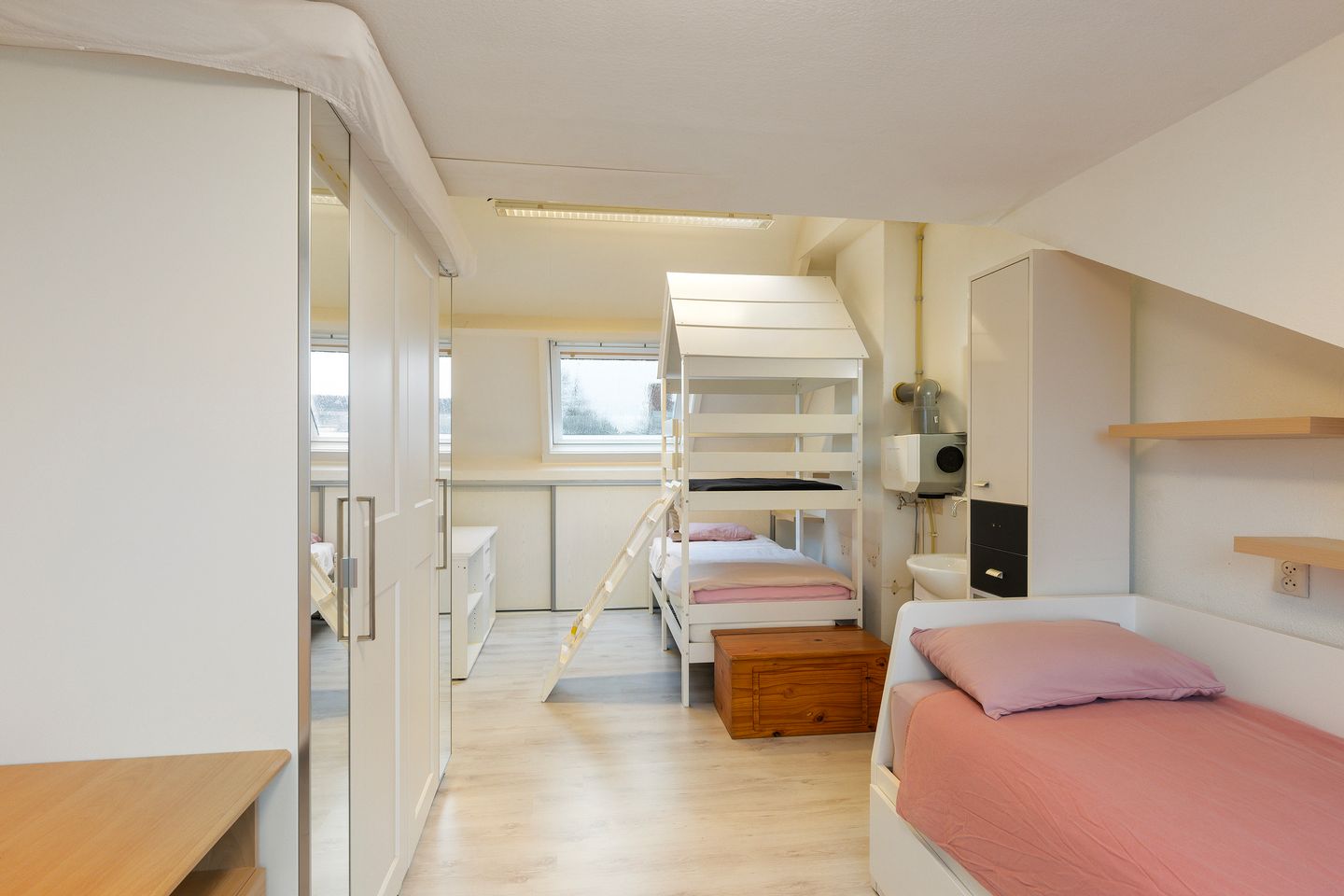 Photo 29 of Heliotroop 68