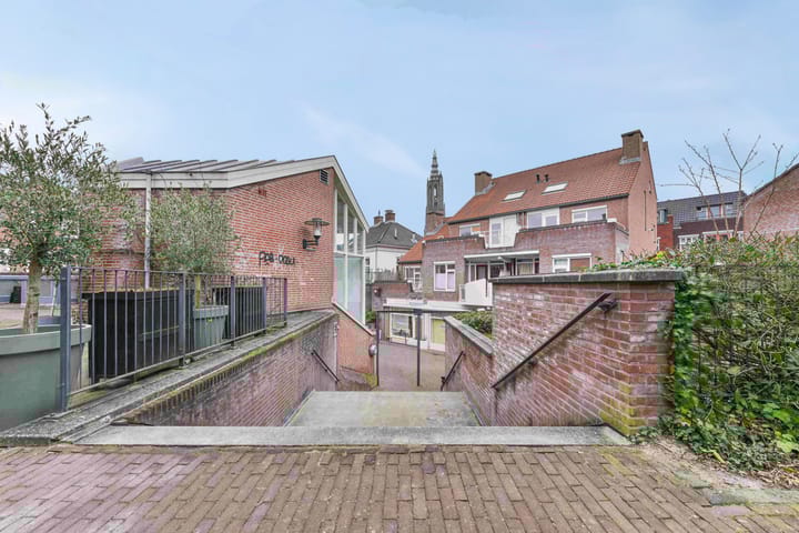 Foto 2 van Haagplein 8