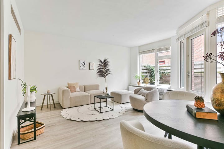 Foto 10 van Haagplein 8