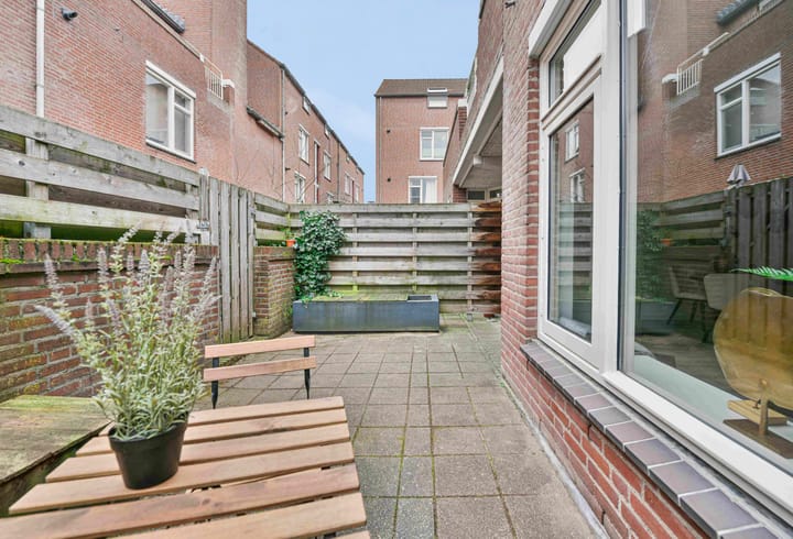 Foto 25 van Haagplein 8