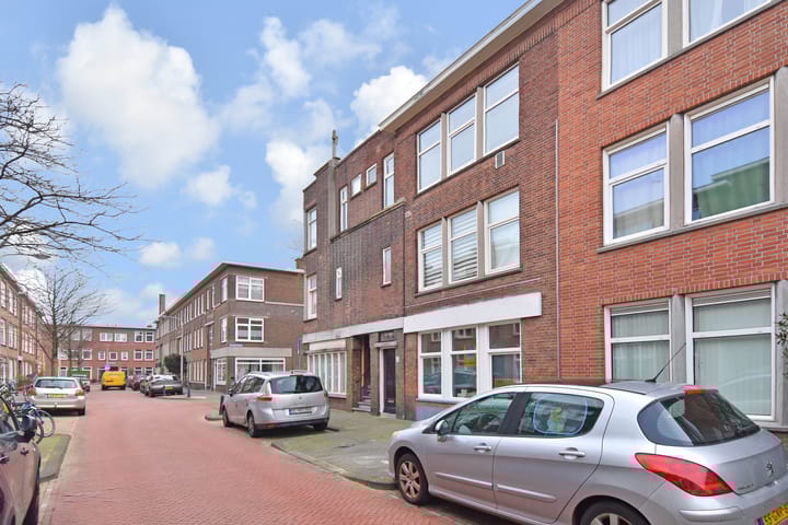 Photo 2 of Rhododendronstraat 46