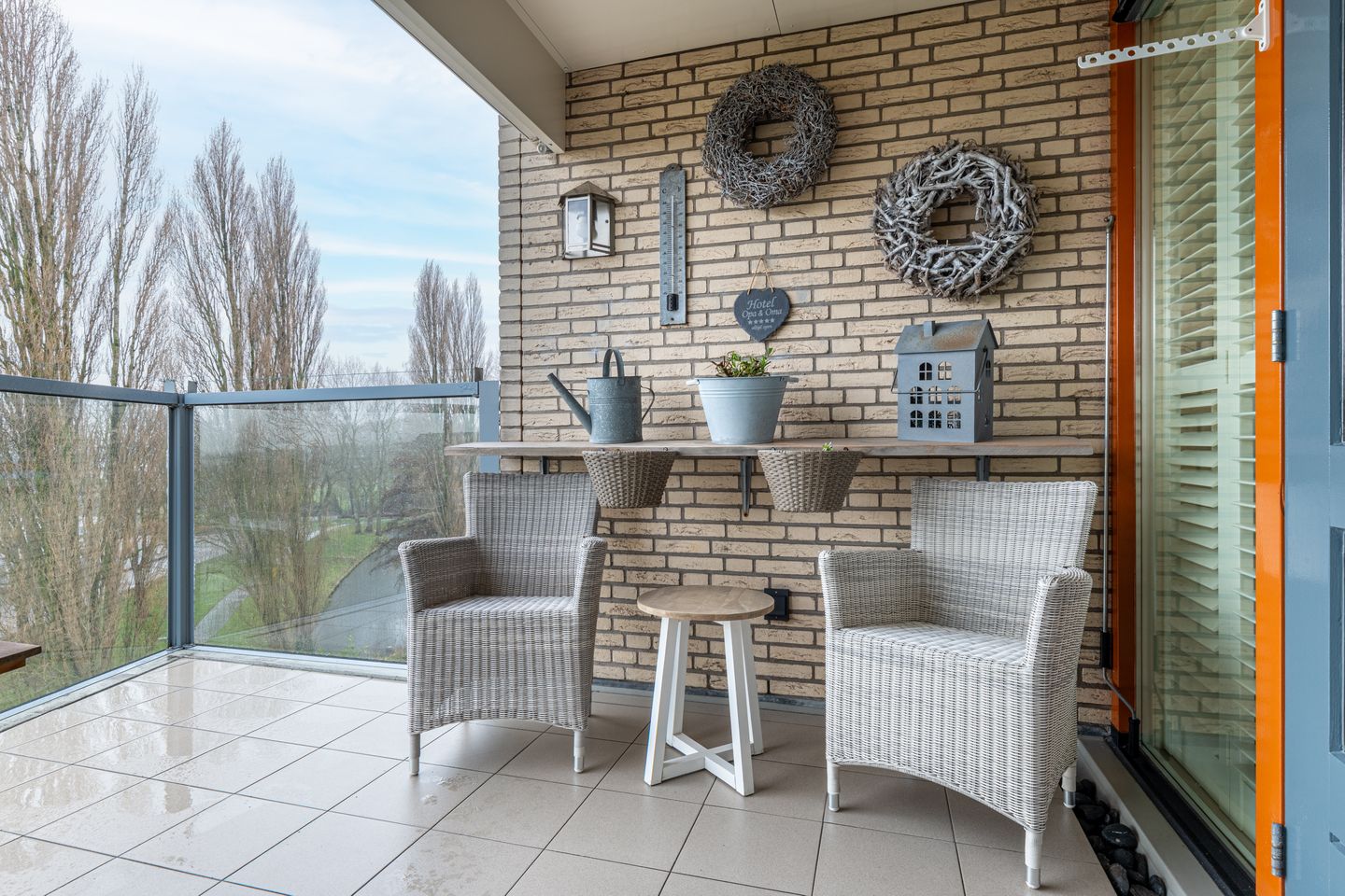 Photo 34 of Lessestraat 316