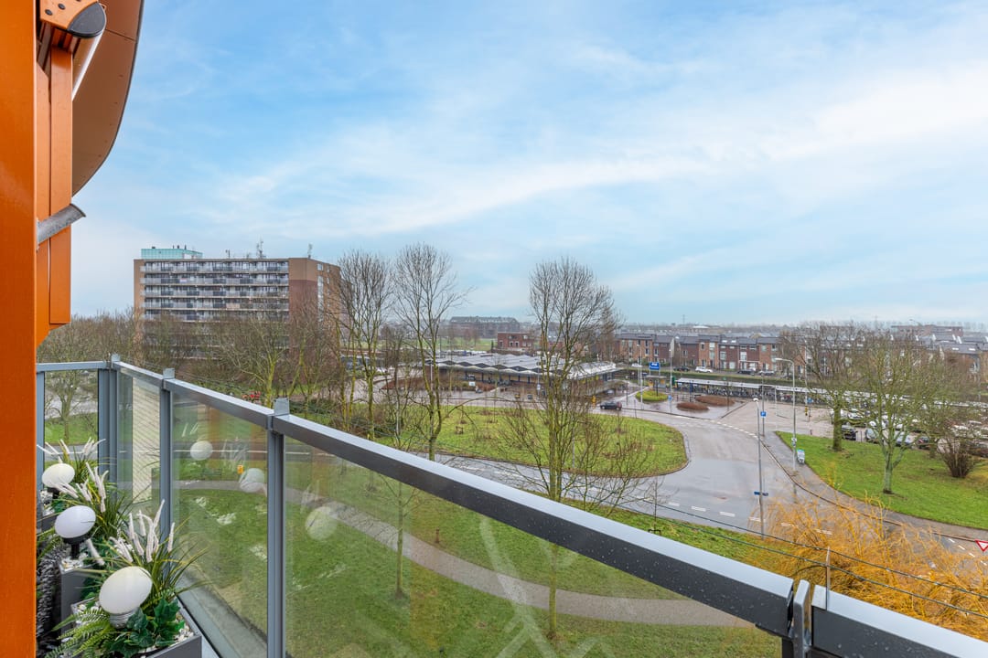 Photo 37 of Lessestraat 316