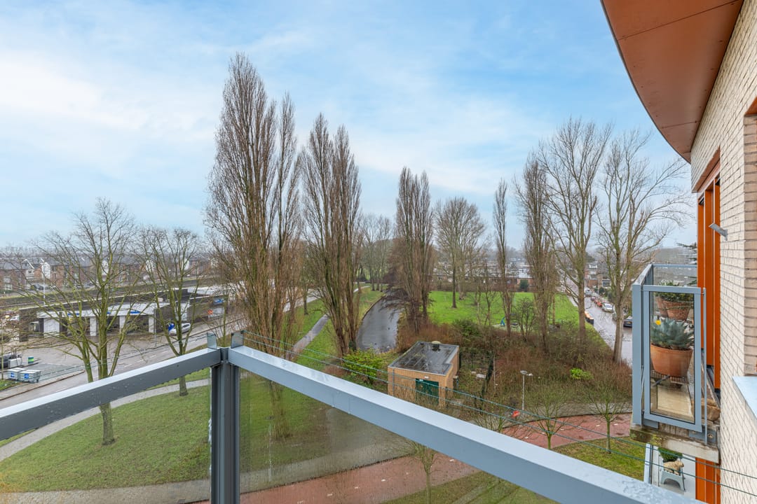 Photo 38 of Lessestraat 316
