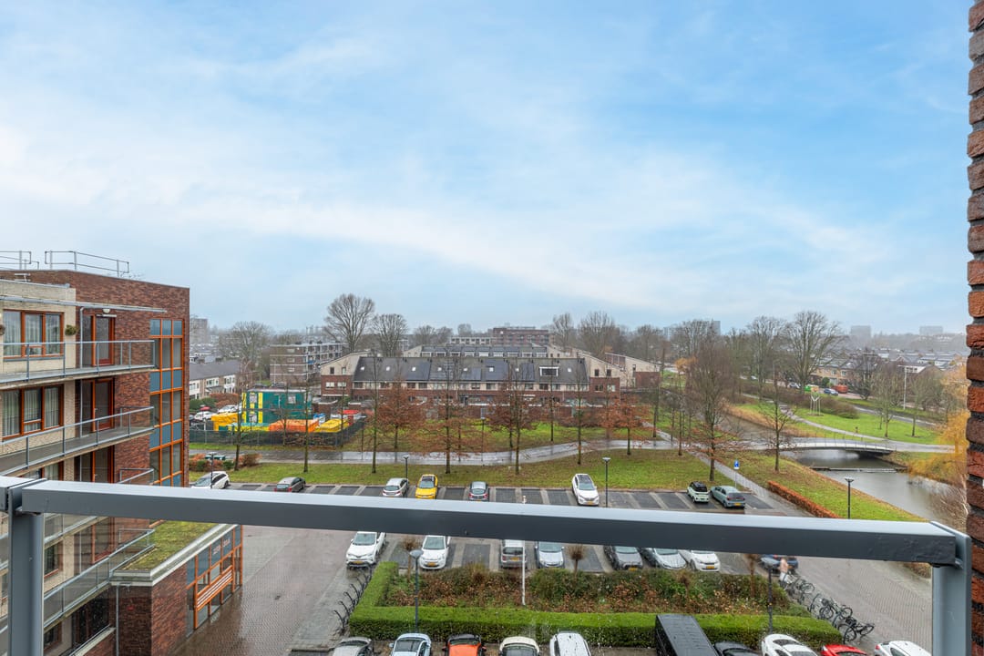 Photo 41 of Lessestraat 316