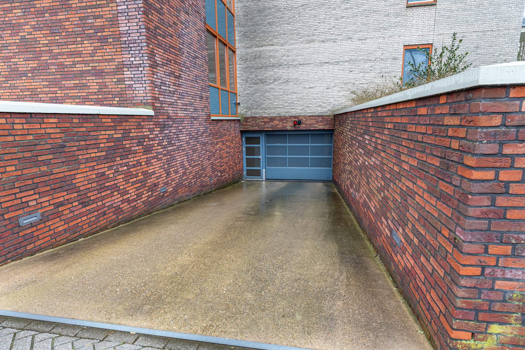 Photo 43 of Lessestraat 316
