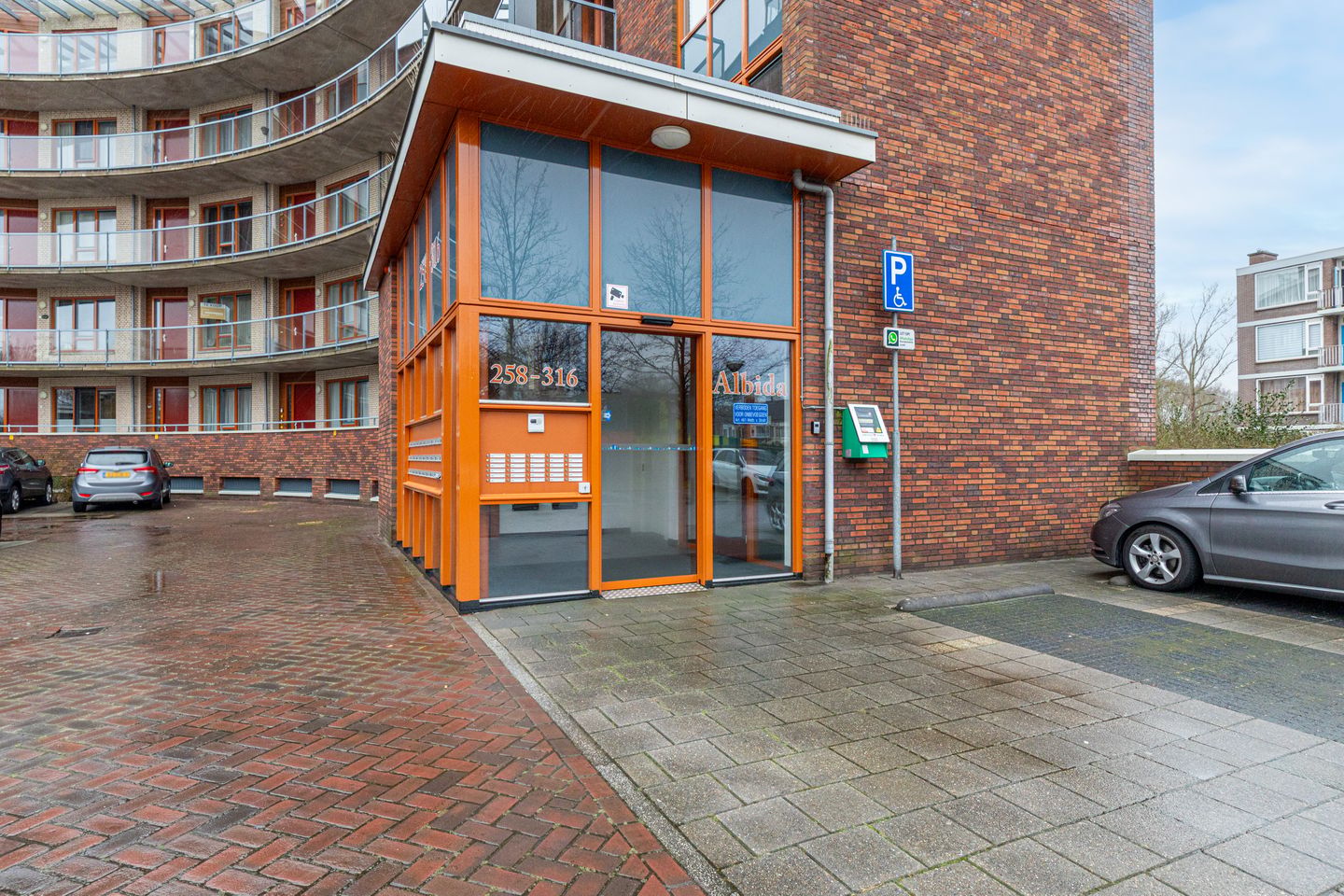 Photo 44 of Lessestraat 316