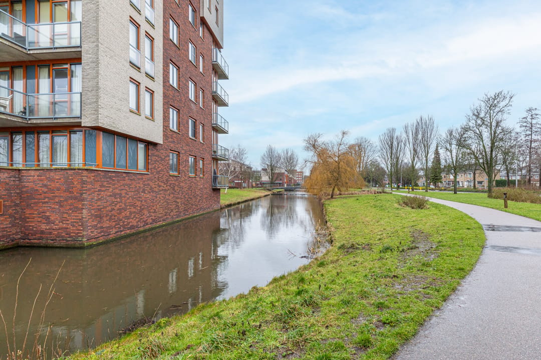 Photo 46 of Lessestraat 316