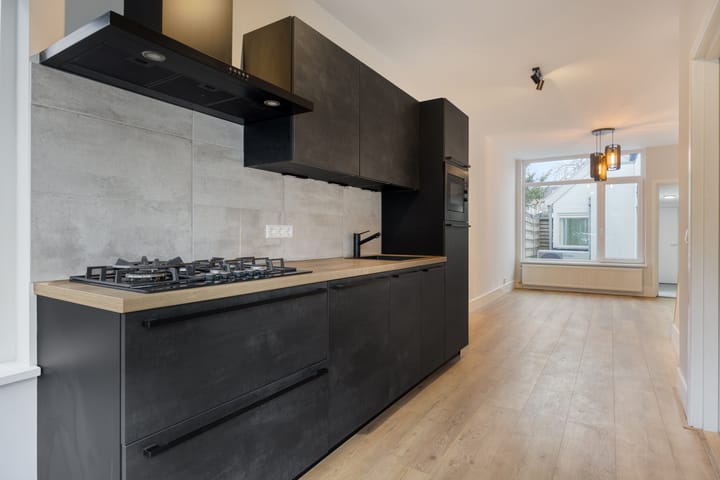 Photo 4 of Toussaintstraat 7-A