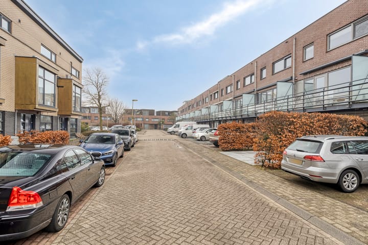 Photo 11 of Bisonstraat 130