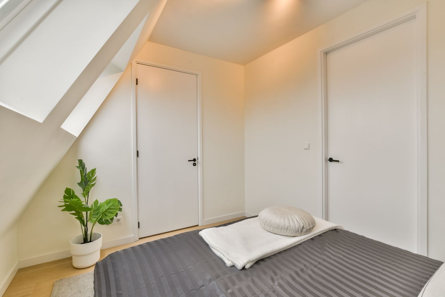 Foto 14 van Middenweg 221-3