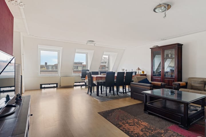 Photo 3 of Valkenburgerstraat 30-L