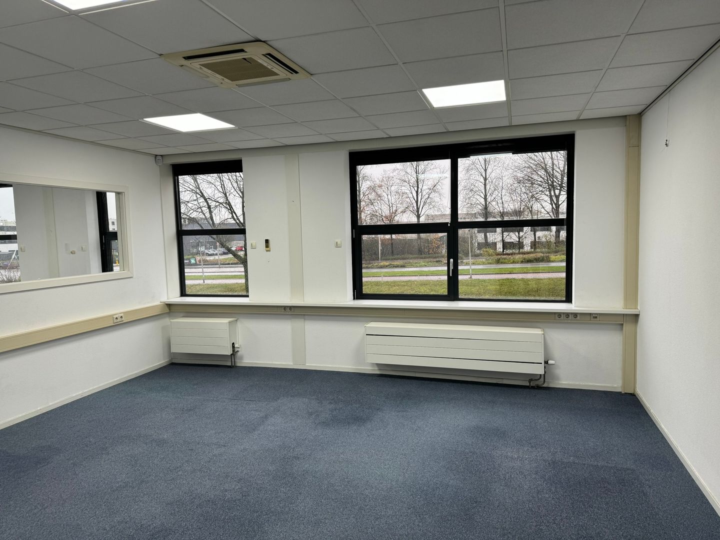 Bekijk foto 2 van Venkelbaan 2