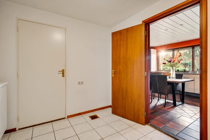 Photo 21 of Valkenlaan 17