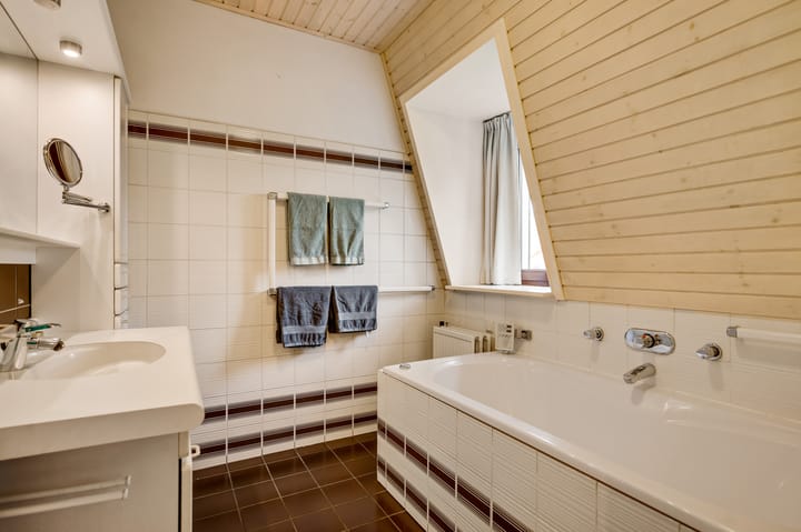 Photo 32 of Valkenlaan 17