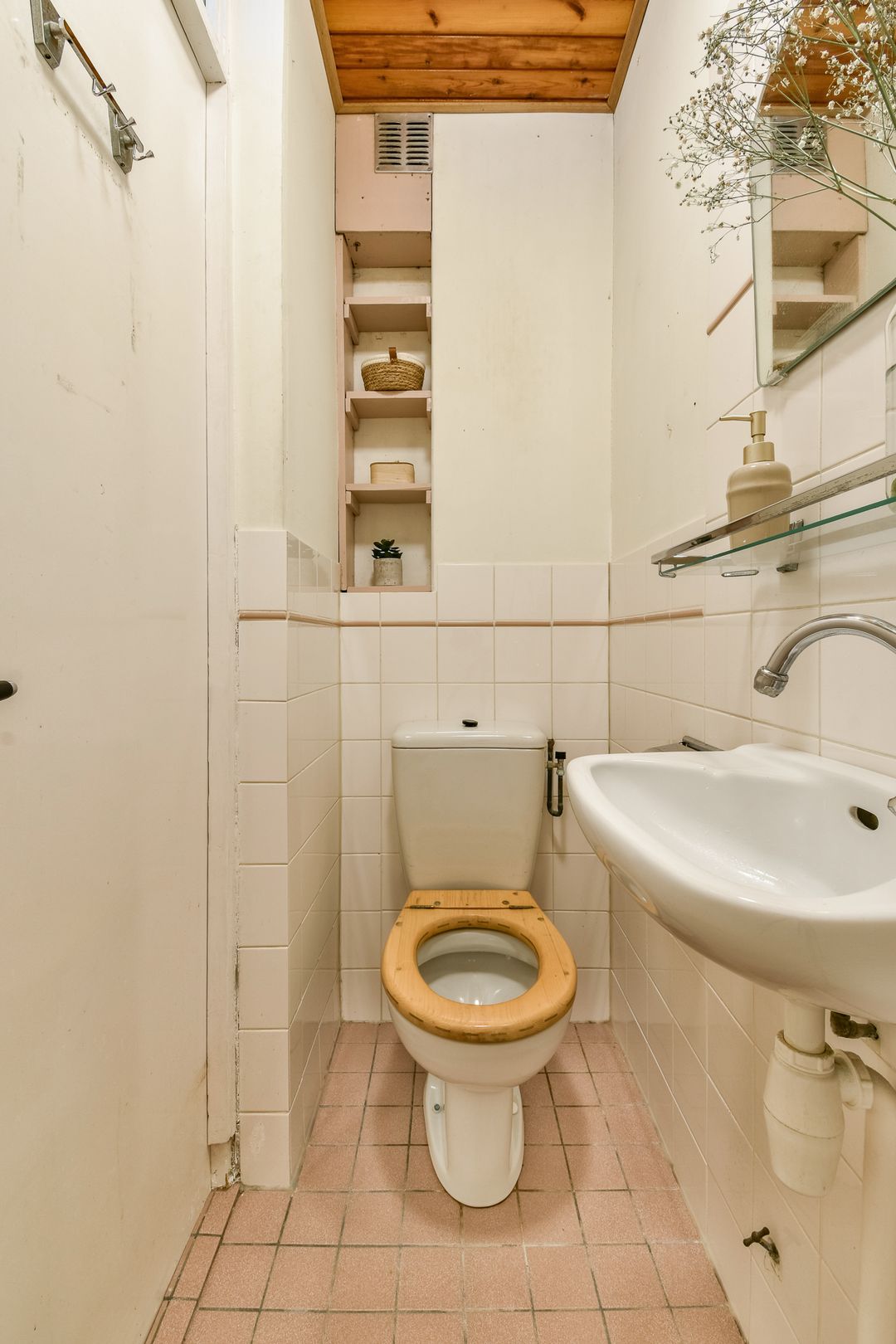 Photo 23 of Brederodestraat 22-2