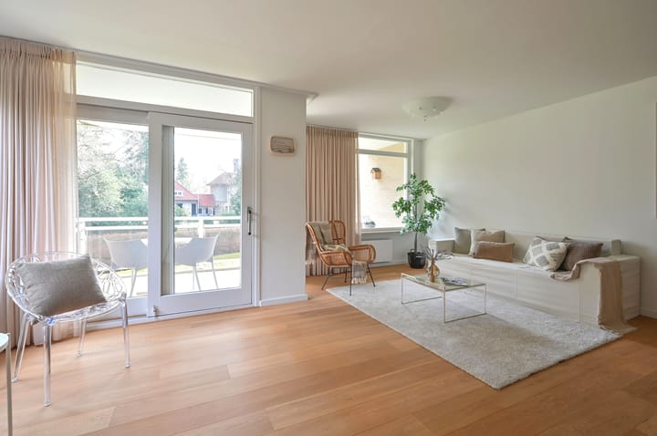 Photo 4 of Julianalaan 4-0102