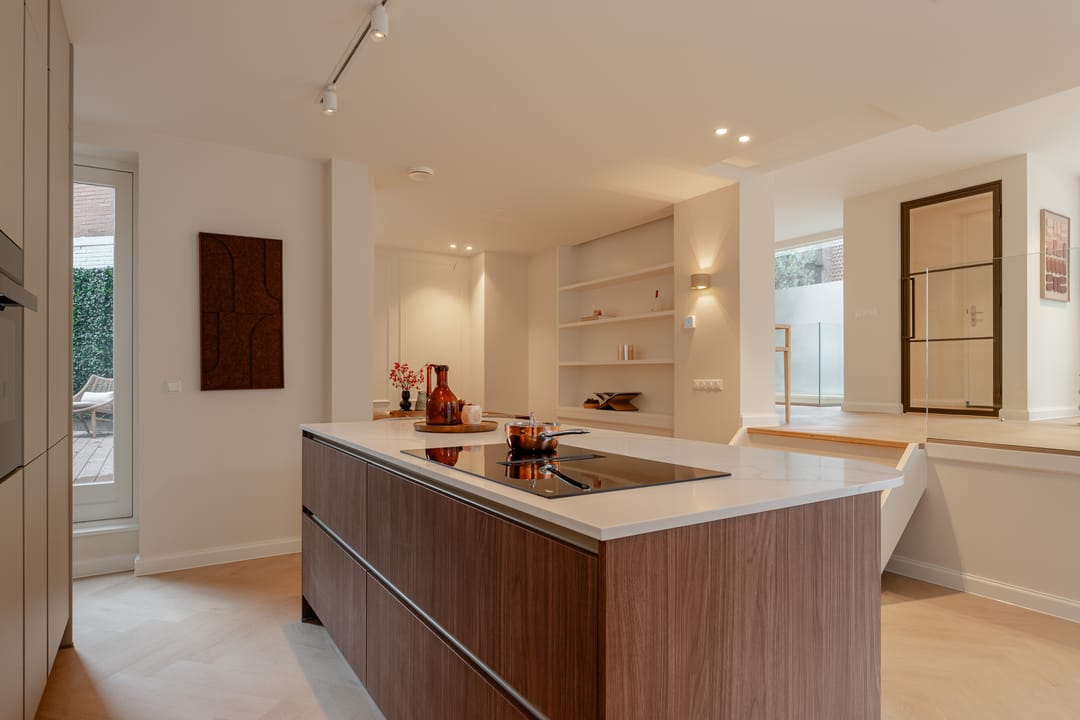 Photo 11 of Eerste Helmersstraat 34