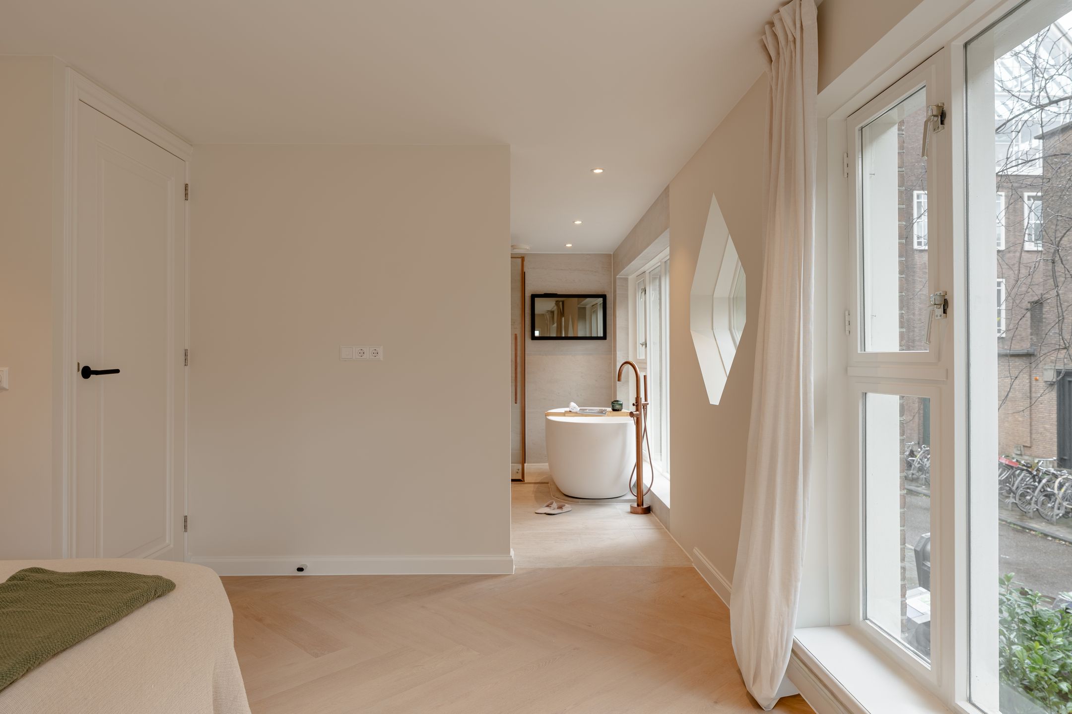 Photo 18 of Eerste Helmersstraat 34