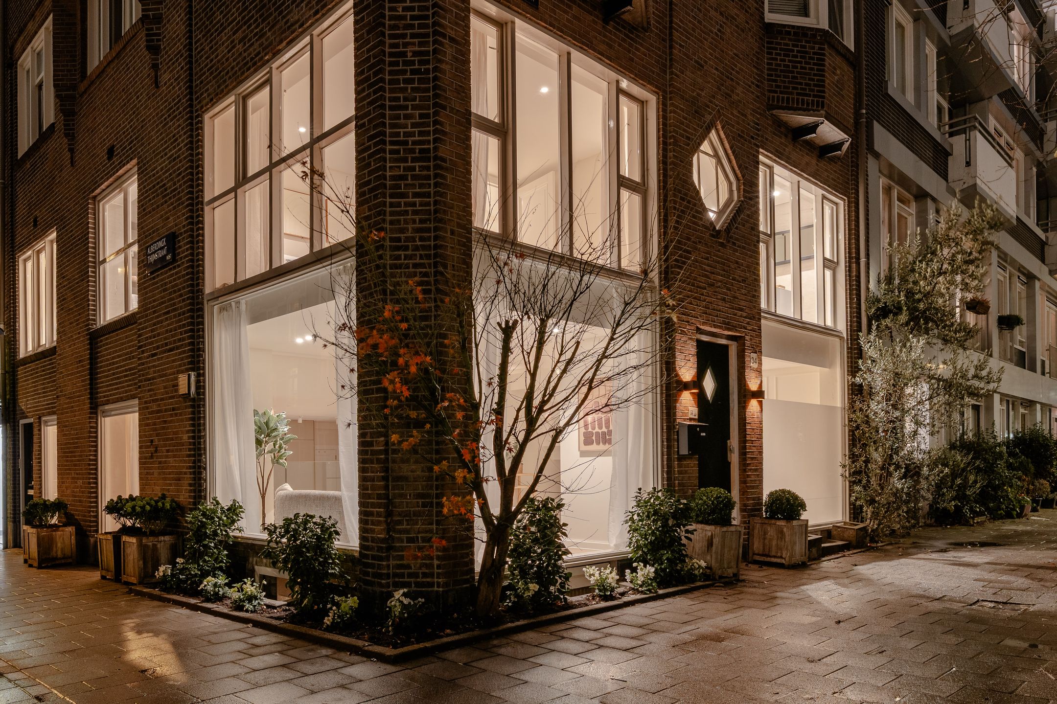 Photo 39 of Eerste Helmersstraat 34