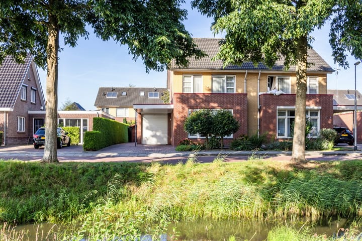 Photo 5 of Rozemarijn 14