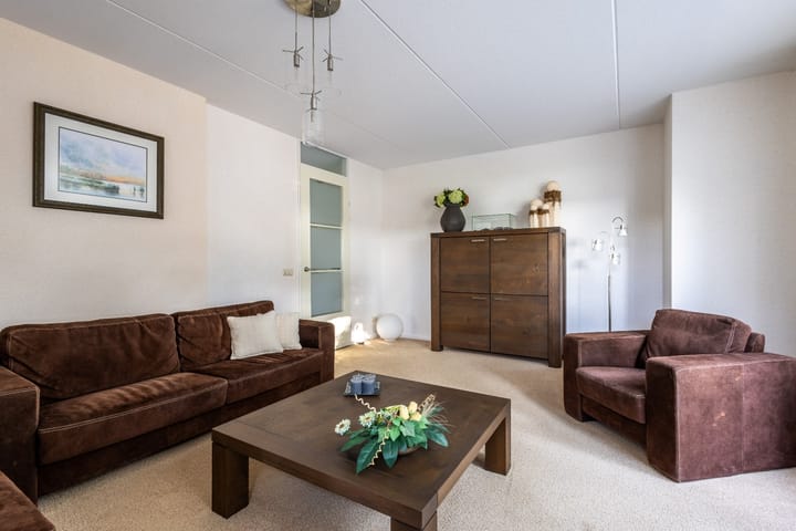 Photo 11 of Rozemarijn 14