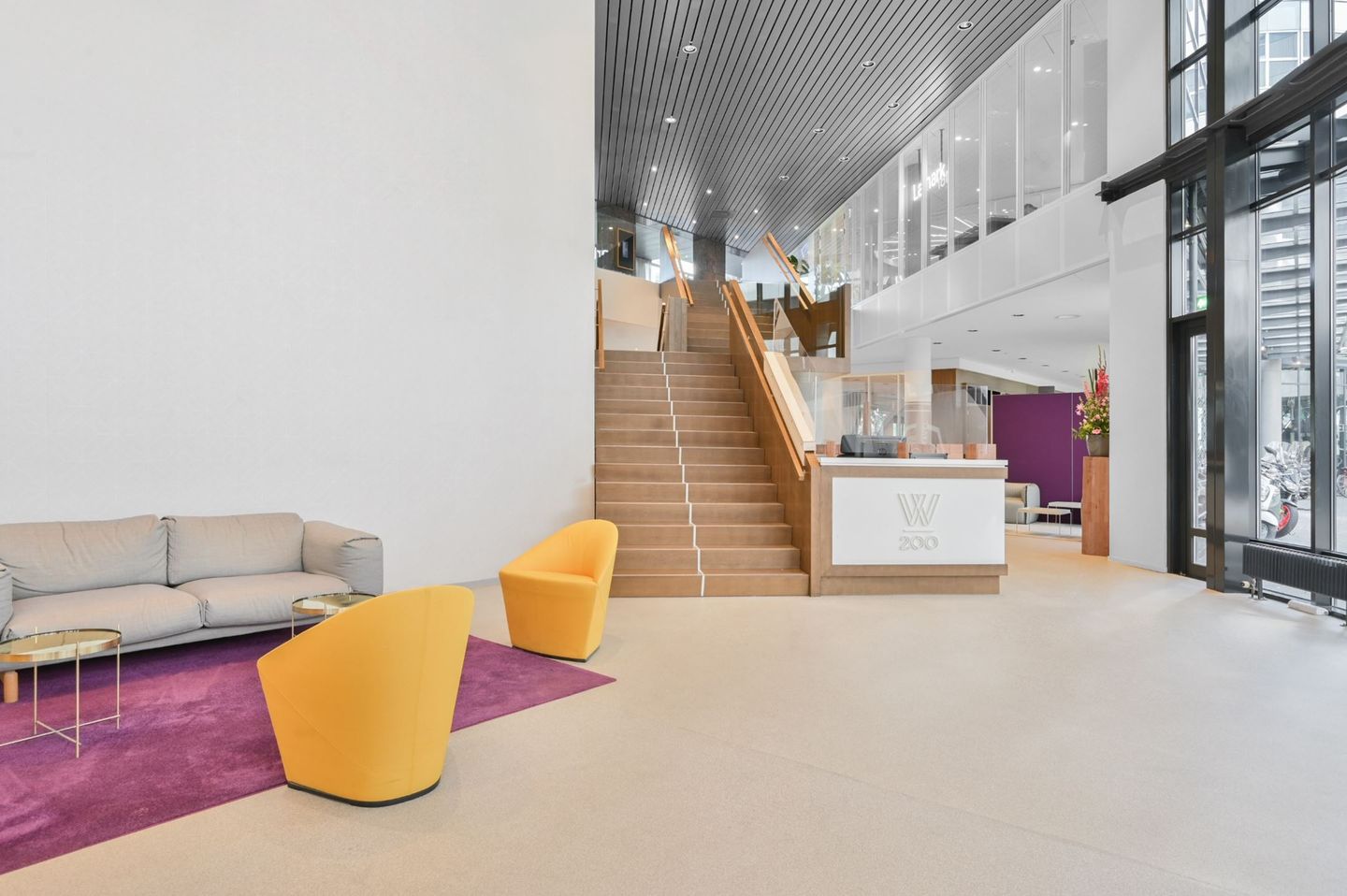 View photo 2 of Weena 290